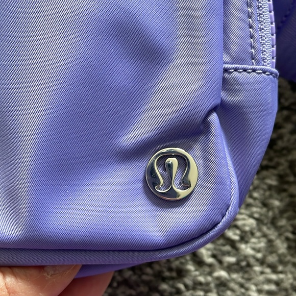 Lululemon 2L Everywhere Belt Bag Purple Crossbody Large - Picture 7 of 10